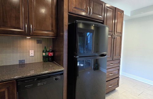Long Branch Casa | PEACEFUL Toronto HIDEAWAY family friendly with full kitchen