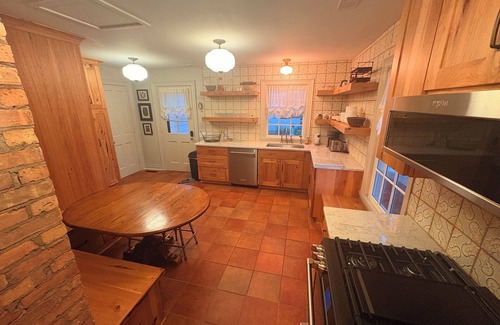 Fox Valley Cabaña | Peaceful two bedroom cottage. Scenic and secluded but conveniently located.