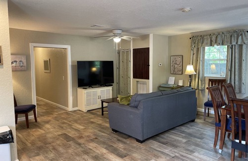 Sorrento Casa | ￼ Peaceful Two Bedroom Guest House near Wekiva River and State Parks ￼