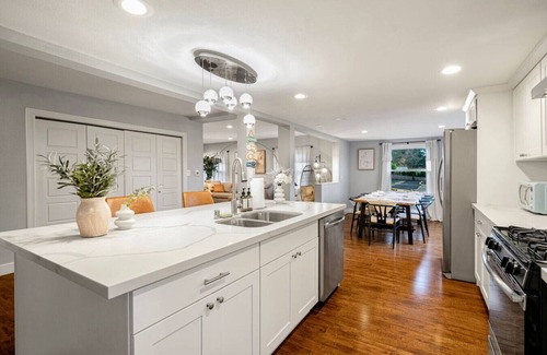 Esperance Casa | Peaceful Upper Unit in Edmonds | Mins to Ferry