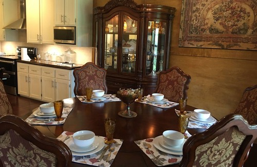 Victoria Casa | Peaceful Victoria Home ,7min from Downtown , EV Charger