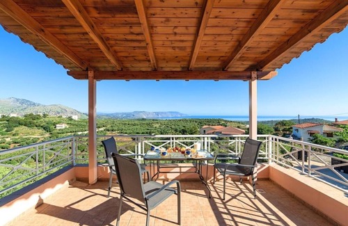 Filaki Casa | Peaceful Villa in Kournas,private pool and BBQ,up to 6guests