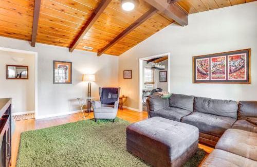 Vista Casa | Peaceful Vista House with Gas Grill 1 Mi to Dtwn!