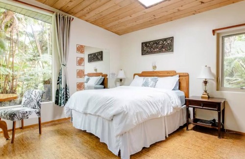 Volcano Cabina | Peaceful Volcano lodge with a hot tub