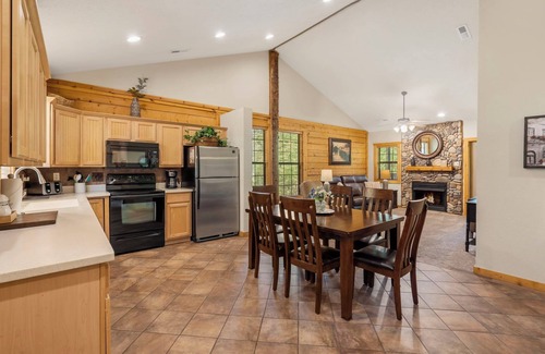 Branson Theater District Cabina | Peaceful Walk-in Cabin with Whirlpool Tub, Gas Fireplace, and Screened-in Porch