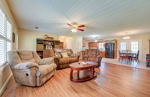 Warm Springs Casa | Peaceful Warm Springs Home w/ Pool Access!
