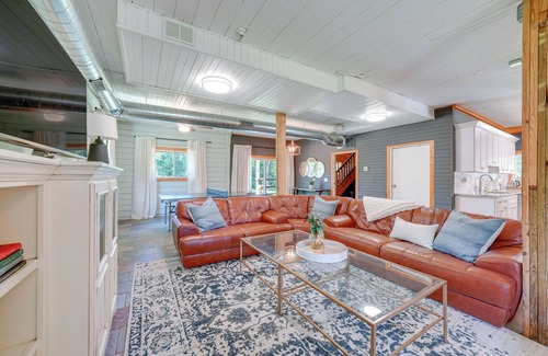 Warrenville Cabina | Peaceful Warrenville Home: 1 Mi to Herrick Lake!