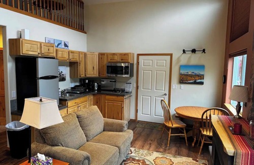 Wasilla Apartamento | Peaceful Wasilla Lakefront Apartment.