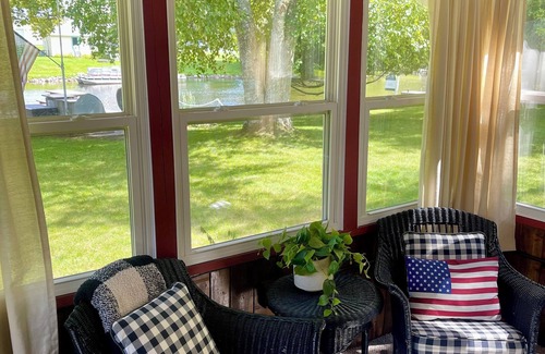 Central Lake Cabina | Peaceful Waterfront Cabin