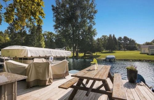 Central Lake Cabina | Peaceful Waterfront Cabin