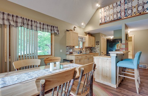 Alger Cabina | Peaceful Waterfront Cabin on Tittabawassee River!