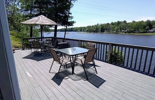 Stanwood Casa | Peaceful Waterfront Home on the Muskegon River