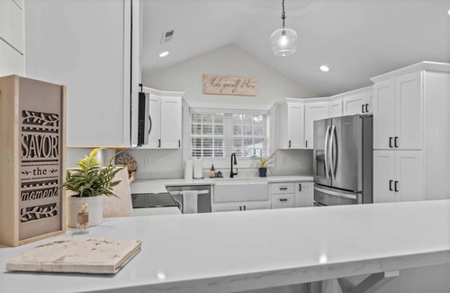 Newport Casa | Peaceful waterfront retreat. Beach just minutes away. Gorgeous views