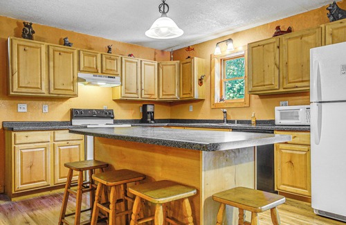 Wautoma Cabina | Peaceful Wautoma Retreat w/ Deck on 10 Acres!
