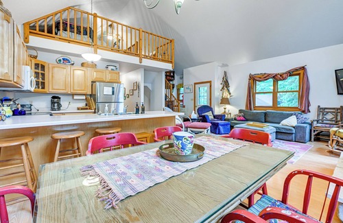 Lac du Flambeau Cabina | Peaceful White Sand Lake House w/ Dock & Deck!