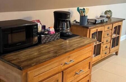 Sanford Casa | Peaceful Woods Getaway – Spacious Upper Flat