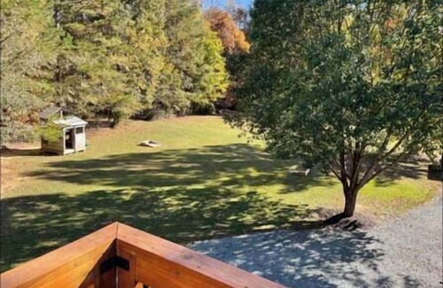 Sanford Casa | Peaceful Woods Getaway – Spacious Upper Flat