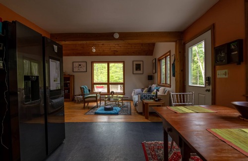 Cochecton Casa | Retiro moderno en bosques con arroyo y senderismo cerca de Bethel Woods
