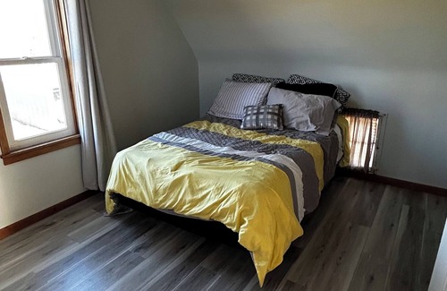 Springdale Otro | Peaceful working farmhouse near Ord Ne.