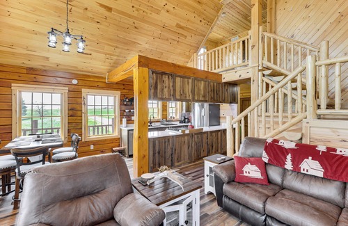 Sundance Cabina | Peaceful Wyoming Cabin w/ Spacious Deck & Wet Bar!