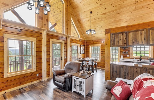 Sundance Cabina | Peaceful Wyoming Cabin w/ Spacious Deck & Wet Bar!
