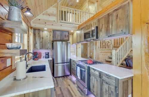 Sundance Cabina | Peaceful Wyoming Cabin w/ Spacious Deck & Wet Bar!