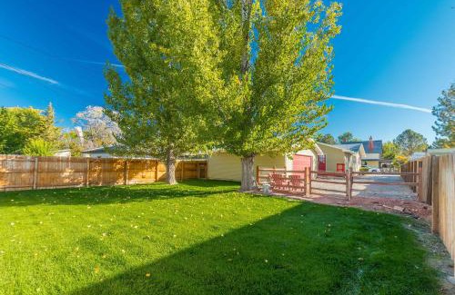 Fruita Casa | Peach House Ii - Cozy, Inviting Downtown Cottage!