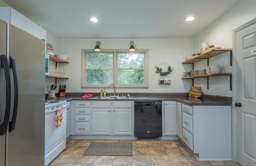 Black Mountain Casa | Peach & Pine Cottage