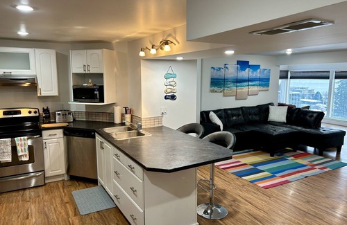 Central Okanagan Casa | Peachland Beach Retreat- minutes to everything. Bring your smile and curiosity!