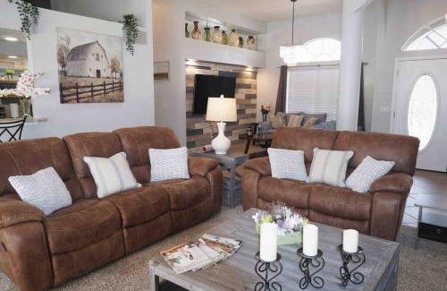 Port Charlotte Casa | Peachland getaway with pool and tiki bar