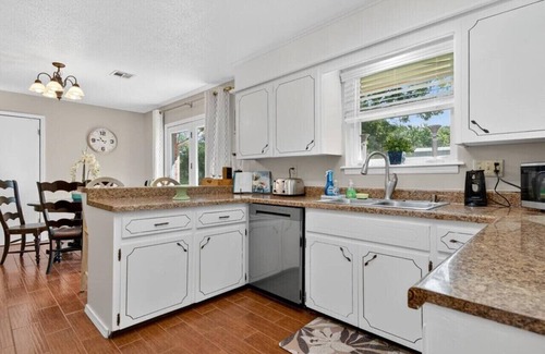 Bartlesville Casa | Peachy Keen Accommodations
