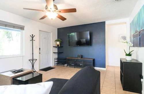 River Oaks Villa | Peacock 2