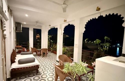 Udaipur Casa | Peacock Guest House - Lake View Hotel In Udaipur
