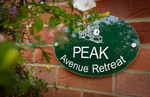 Chesterfield Casa | Peak Avenue Retreat