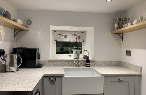 Alstonfield Cabaña | Peak District luxury cottage with stunning views in Milldale, Derbyshire Dales