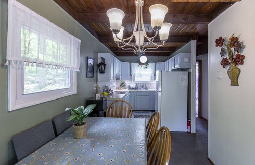 Hamlin Chalet De Esquí | PEAK Fall Foilage NOW: Streamside Chalet with Hot Tub 🔥Pivate Playground HIKE