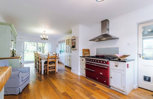 Buxton Casa | Peak retreat, sleeps 13 - fun, fires & friends