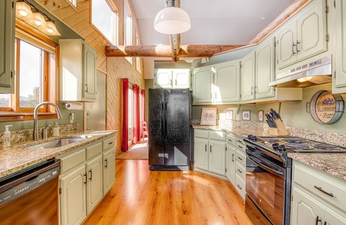 Alpine Village Casa | Peak View Lodge-Beautiful Mountain View, Large Deck, WiFi, W/D, Great for ATVs