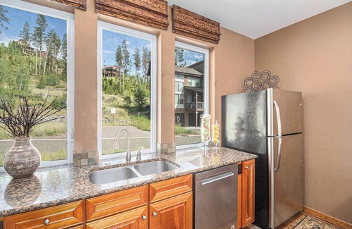 Rendezvous Cabina | Peaks + Pines + Playtime | Your Iconic Retreat