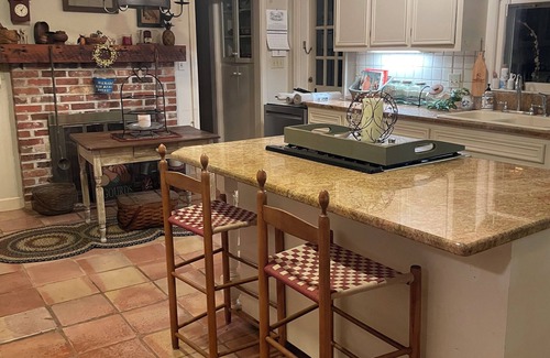 Kershaw County Casa | Pear Tree Farm. Peaceful, Country living at its best. 12 stables. Pet Friendly
