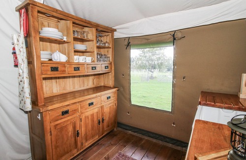 Bewdley Cabaña | PEAR TREES, pet friendly, with hot tub in Bewdley
