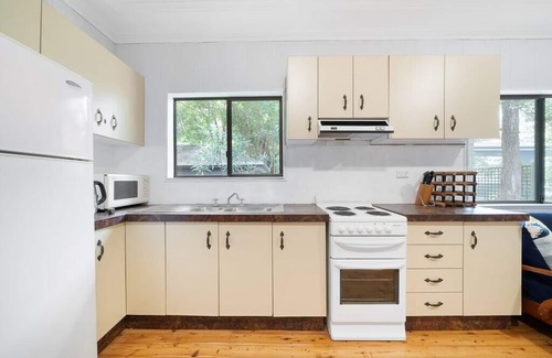 Pearl Beach Casa | Beach Shack Semi, 2 Minutes Walk to Beach - LILLY PILLY