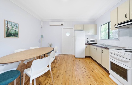 Pearl Beach Casa | Beach Shack Semi, 2 Minutes Walk to Beach - LILLY PILLY