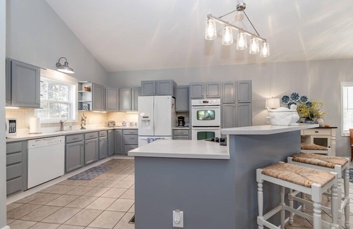 Henrico Casa | Pearl of the Lake on Lake Gaston! Quiet cove with beauitful views