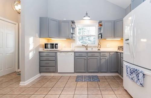 Henrico Casa | Pearl of the Lake on Lake Gaston! Quiet cove with beauitful views