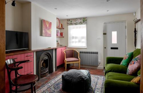 Farnham Casa | Pearls Cottage