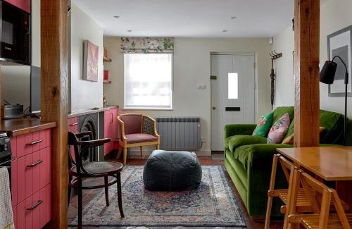 Farnham Casa | Pearls Cottage