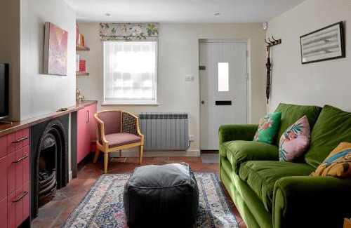 Farnham Casa | Pearls Cottage