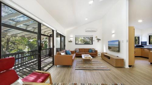 Pearl Beach Casa | Pearlside - Airconditioned, Pet Friendly & Wifi