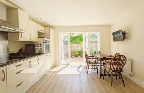 Southbourne Cabaña | Pears Grove - Southbourne - a family house that sleeps 6 guests in 3 bedrooms